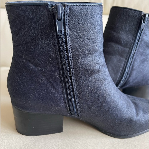 Urban Outfitters Navy Blue Faux Hair Ankle Boots Size 7 - Picture 6 of 7